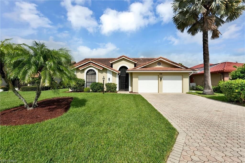 Property Photo: 453 Countryside Dr FL 34104