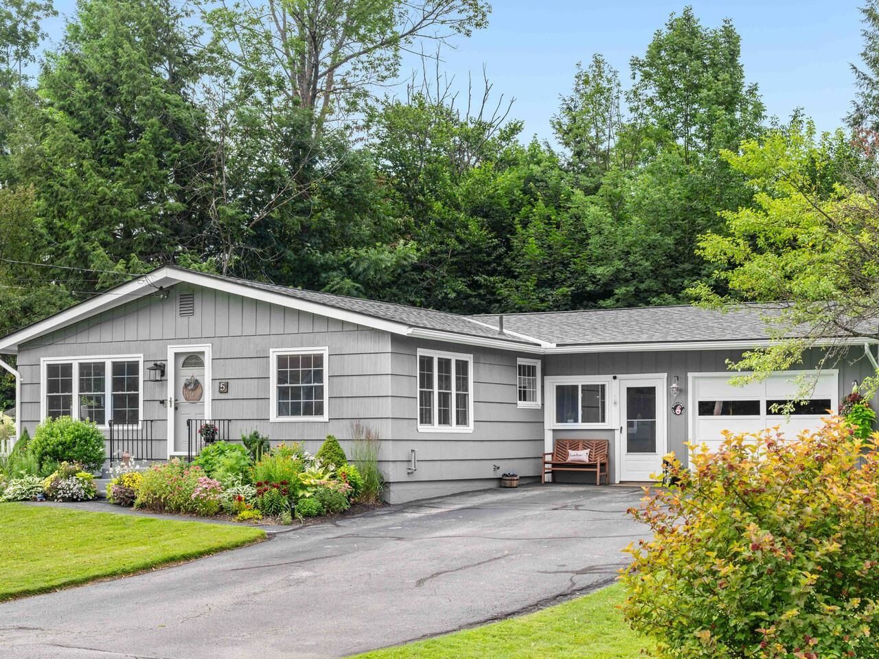 Property Photo:  5 Spruce Lane  VT 05641 
