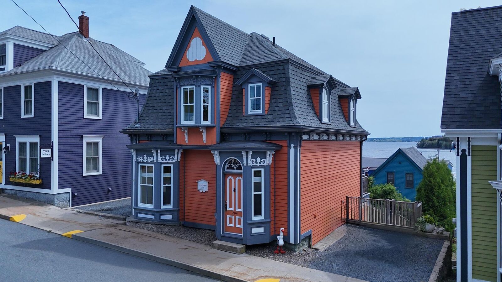 Property Photo:  204 Pelham Street Lunenburg  NS B0J 2C0 