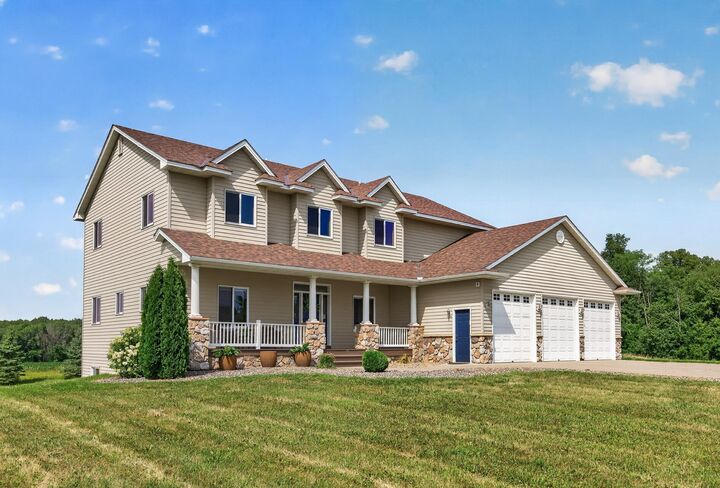 Property Photo:  6040 Woodland Trail  MN 55357 