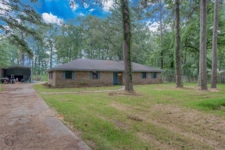 Property Photo:  220 E Cloverleaf Drive  LA 71037 