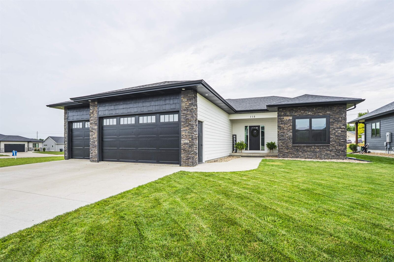 Property Photo:  115 19th St SE  IA 51031 