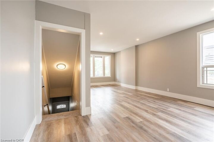 Property Photo:  241-243 King Street W Upper  ON L8P 1A7 