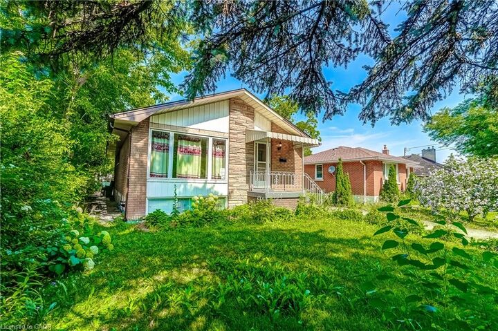 Property Photo:  208 West 19th Street  ON L9C 4J2 