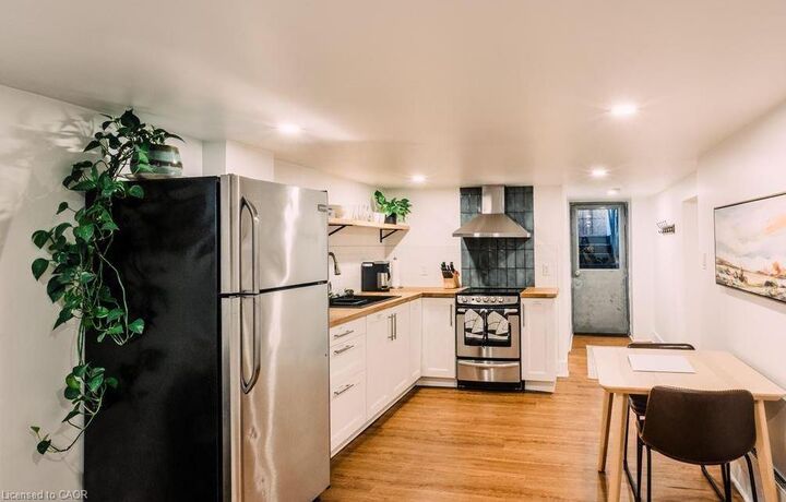 Property Photo:  47 Eagle Avenue  ON N3S 1Z1 