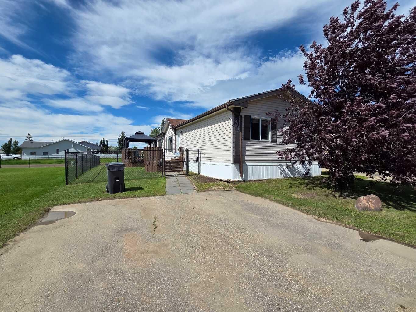 Property Photo:  10615 88 Street 301  AB T8X 1P5 