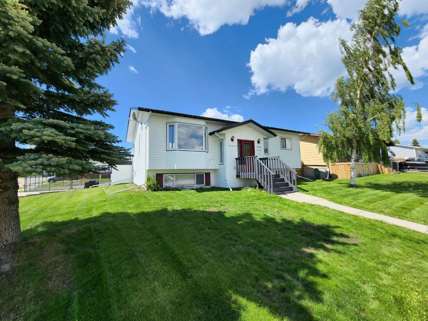 Property Photo: 11530 Manning Crescent AB T0E 0Y0