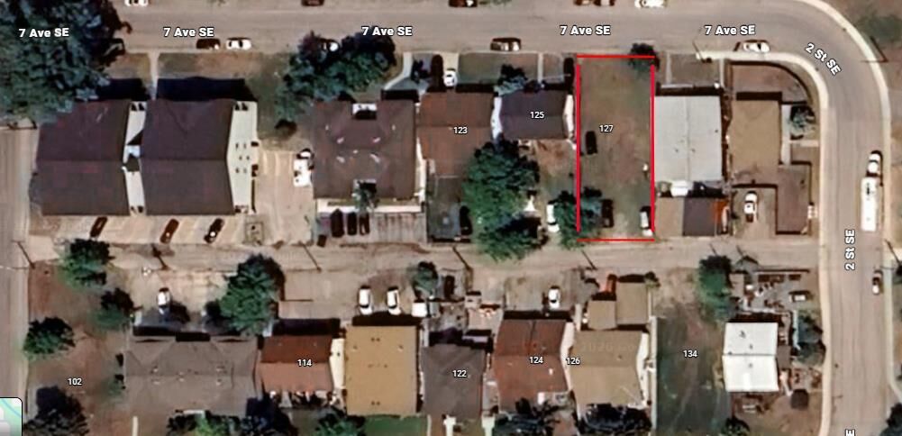 Property Photo:  127/129 7 Avenue SE  AB T1V 1H1 