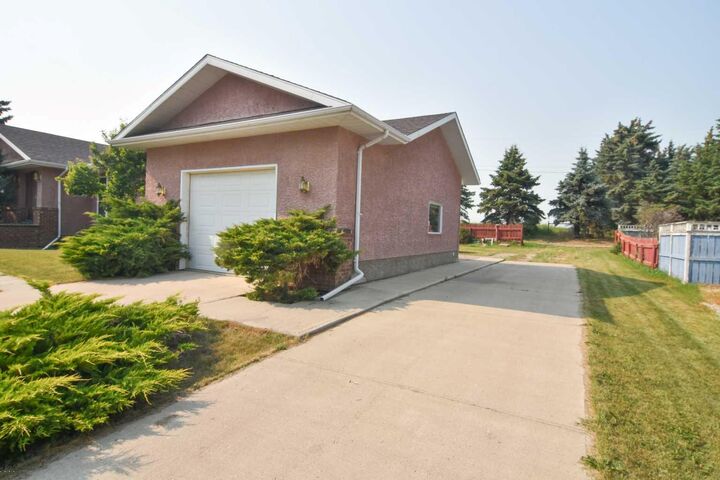 Property Photo: 250 2 Avenue W AB T0J 2R0