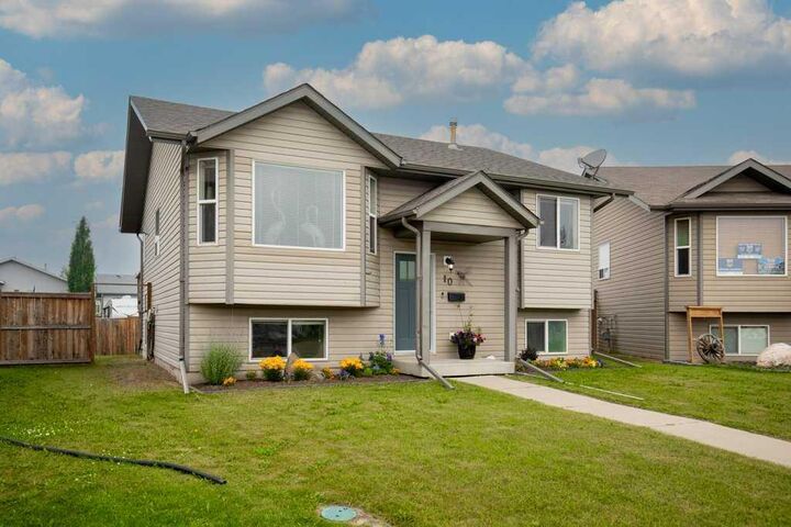 Property Photo: 10 Hansen Close AB T4S 2P1