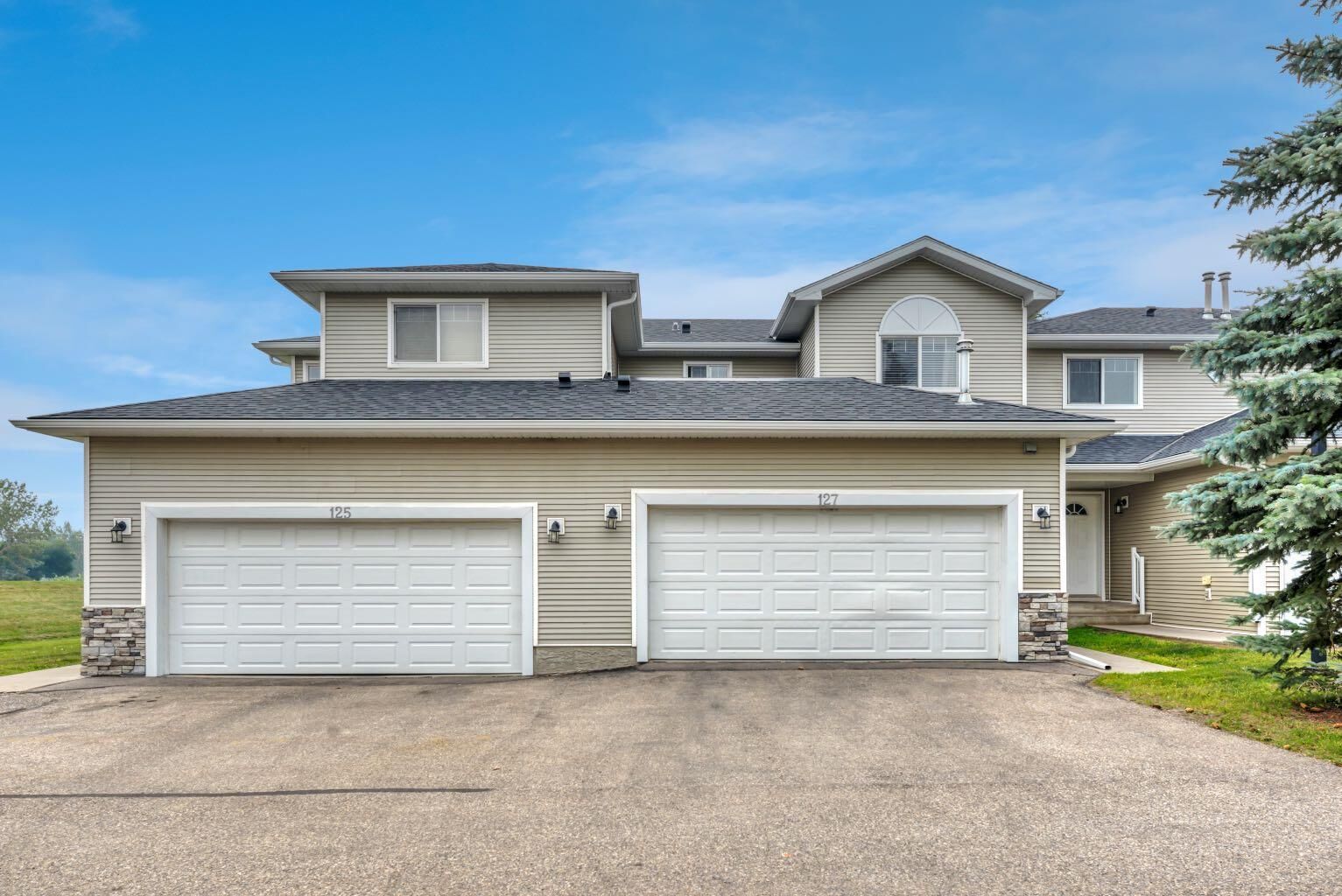 Property Photo: 127 Hillview Terrace AB T1P 1X3