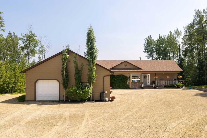Property Photo: 30 590071 Range Road 122 AB T7S 1N4