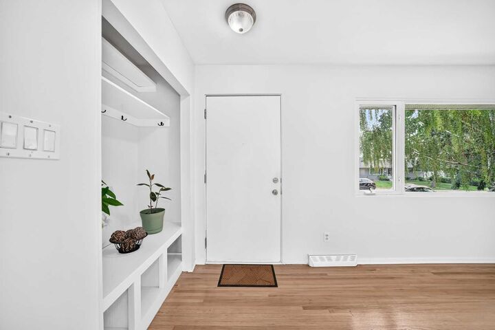 Property Photo: 39 Healy Drive SW AB T2V 2Z8