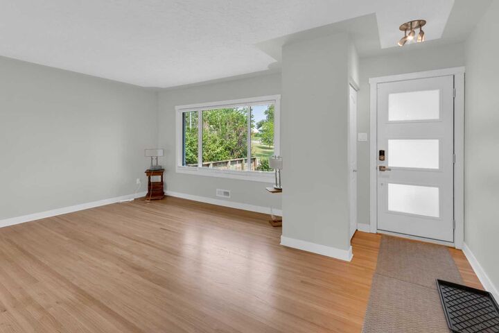Property Photo: 1 Thorncliffe Crescent NW AB T2K 3A9