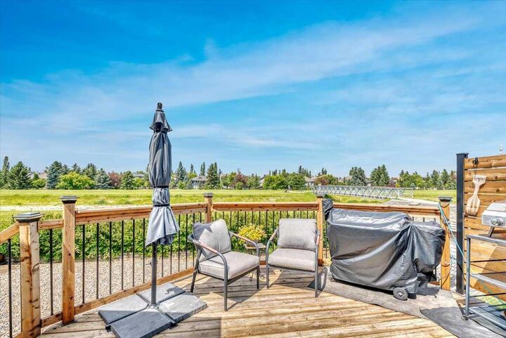 Property Photo:  156 Aspen Creek Crescent  AB T1P 0A7 