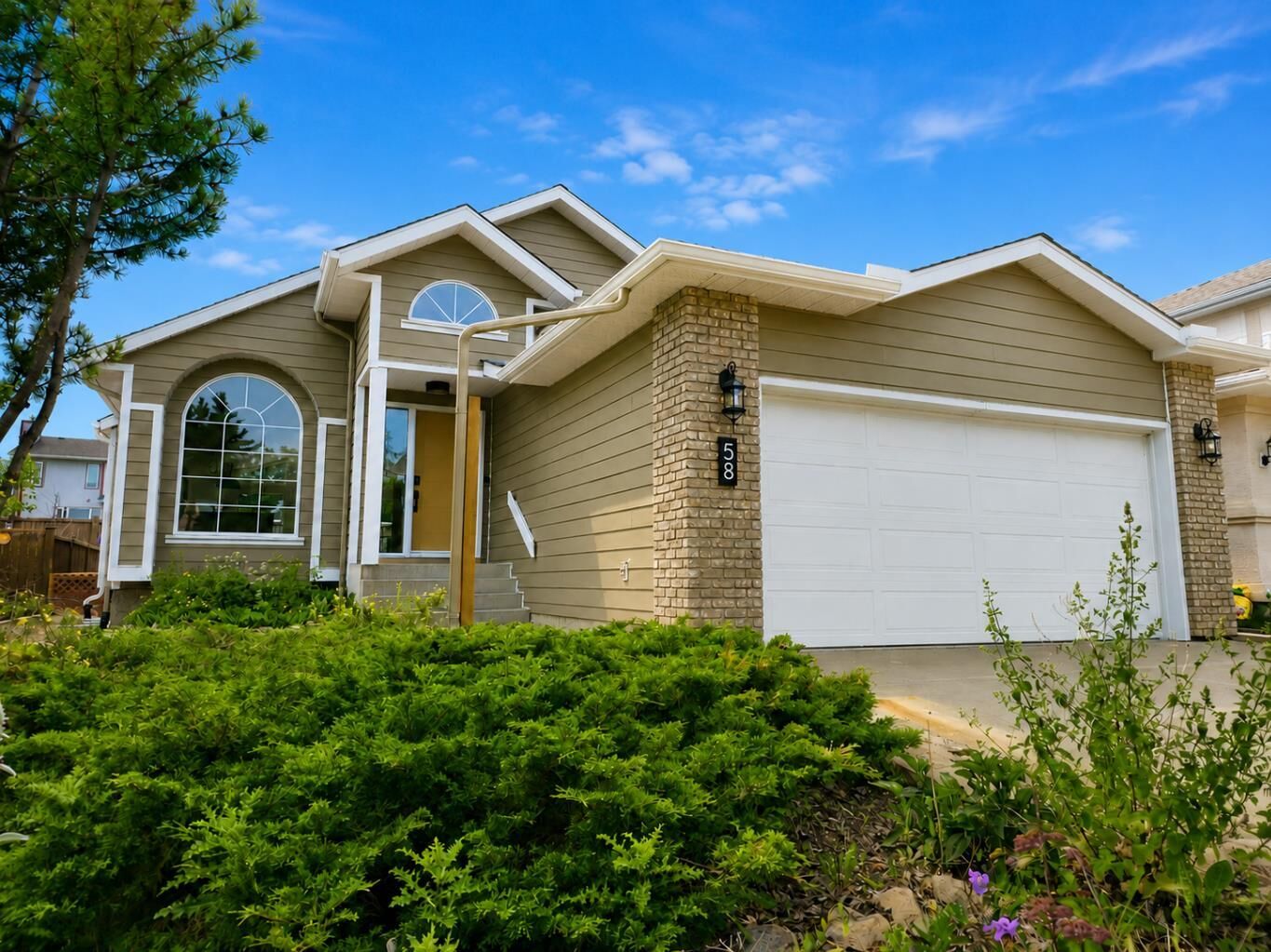 Property Photo: 58 Edgevalley Close NW AB T3A 5E4