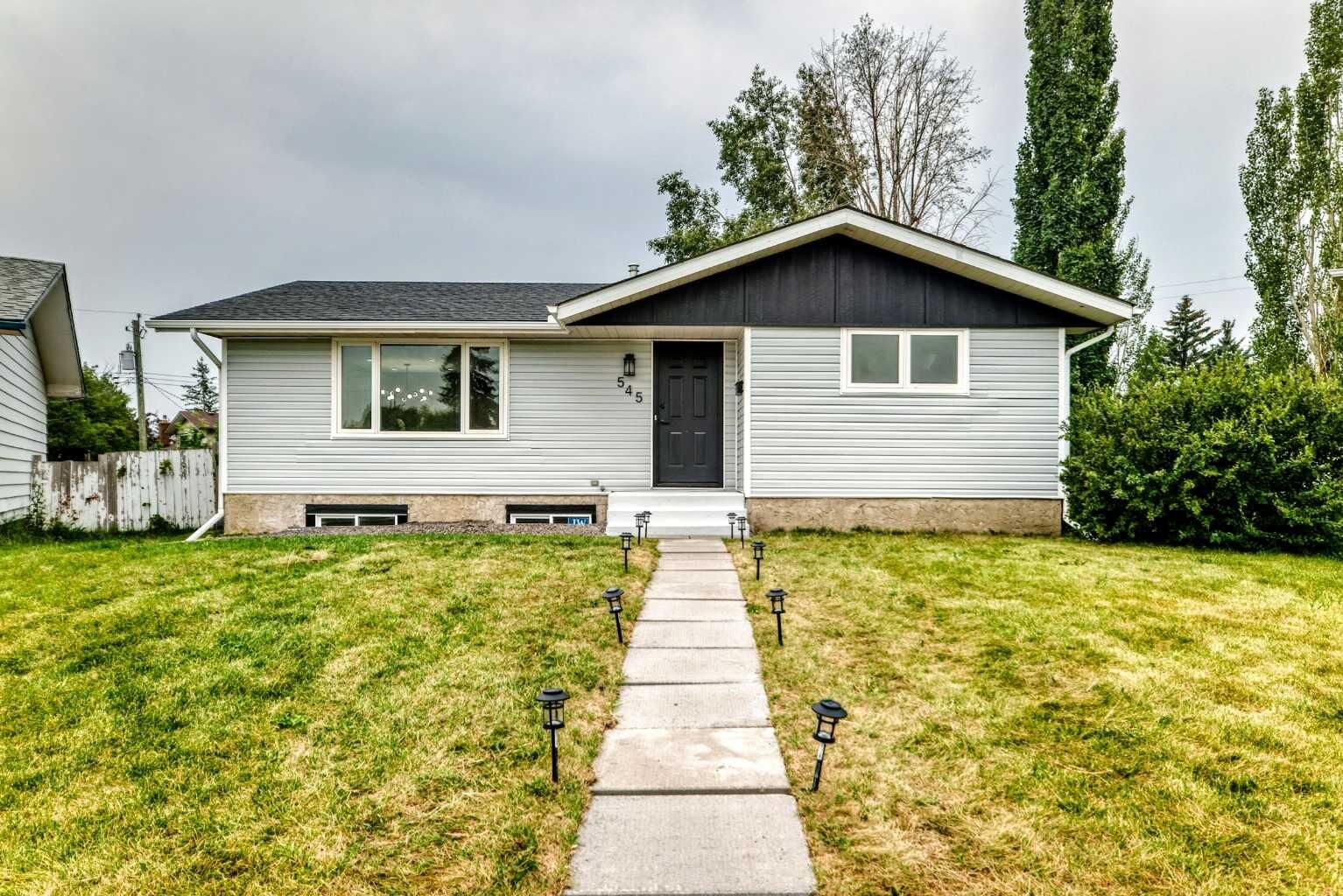 Property Photo:  545 Madeira Drive NE  AB T2A 4M7 