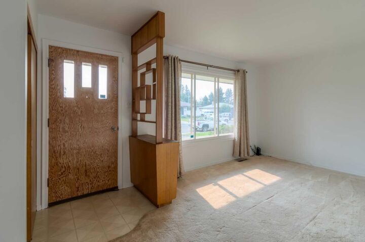 Property Photo:  1218 18 Street N  AB T1H 3H6 