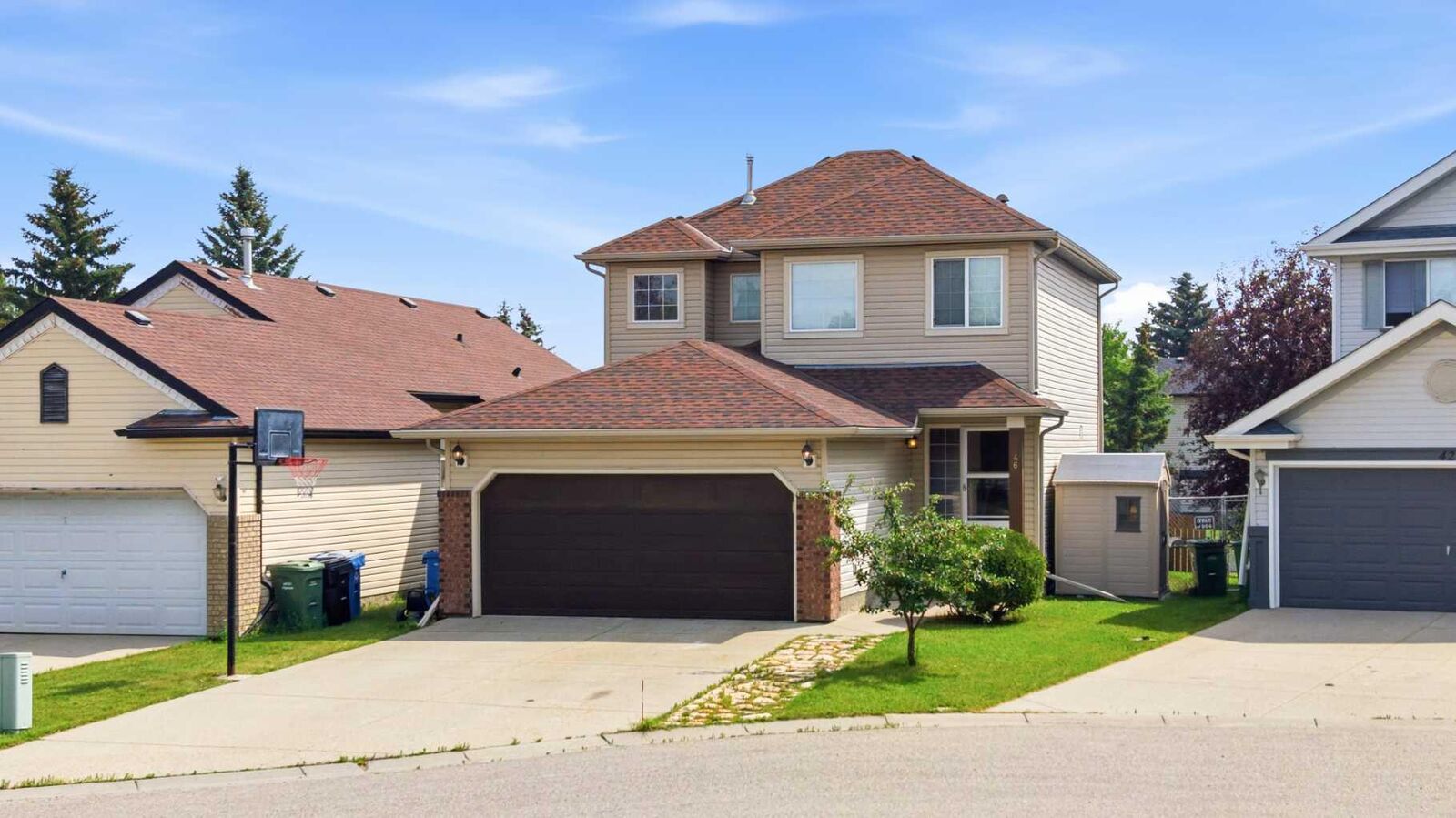 Property Photo: 46 Somerside Place SW AB T2Y 3V3