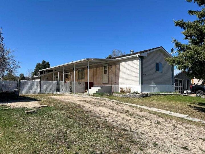 806 5 A Street — photo 1