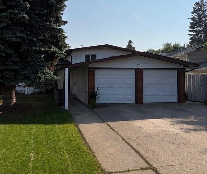 Property Photo:  505 12 Avenue  AB T0G 2A3 