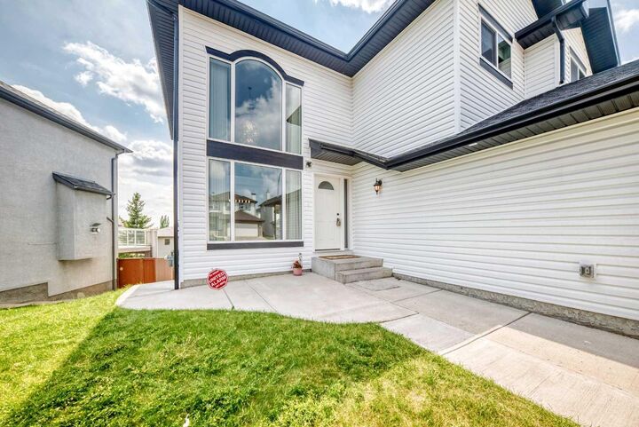Property Photo:  184 Panorama Hills Manor NW  AB T3K 5L2 