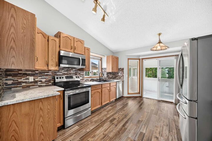 Property Photo: 108 Woodside Close NW AB T4B 2C7