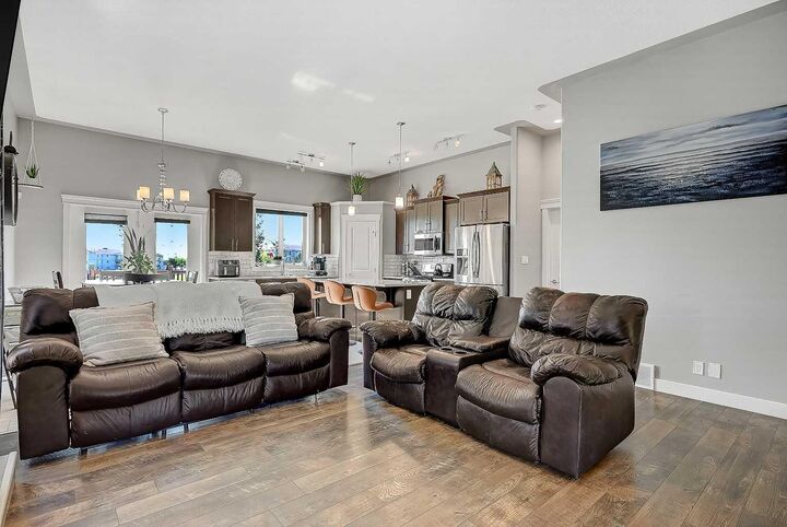 Property Photo:  10553 113 Street  AB T8V 3Z3 