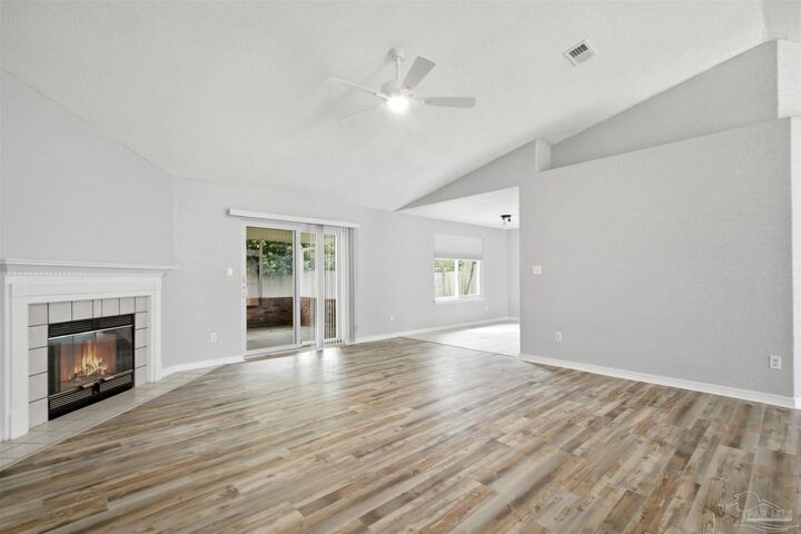 Property Photo: 9075 Caribbean Dr FL 32506