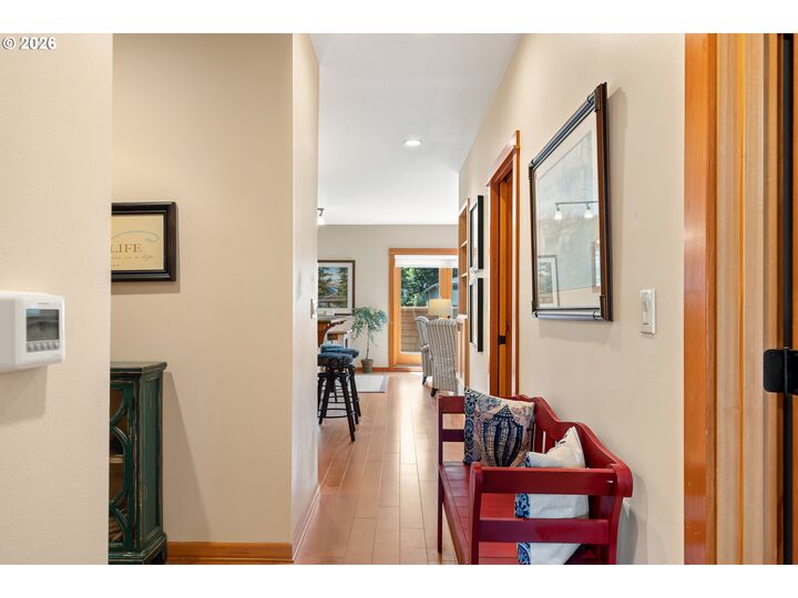 Property Photo: 123 S Hemlock St 203 OR 97110