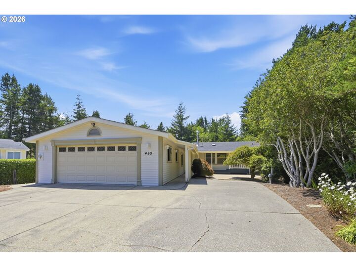 Property Photo:  489 Sherwood Loop  OR 97439 