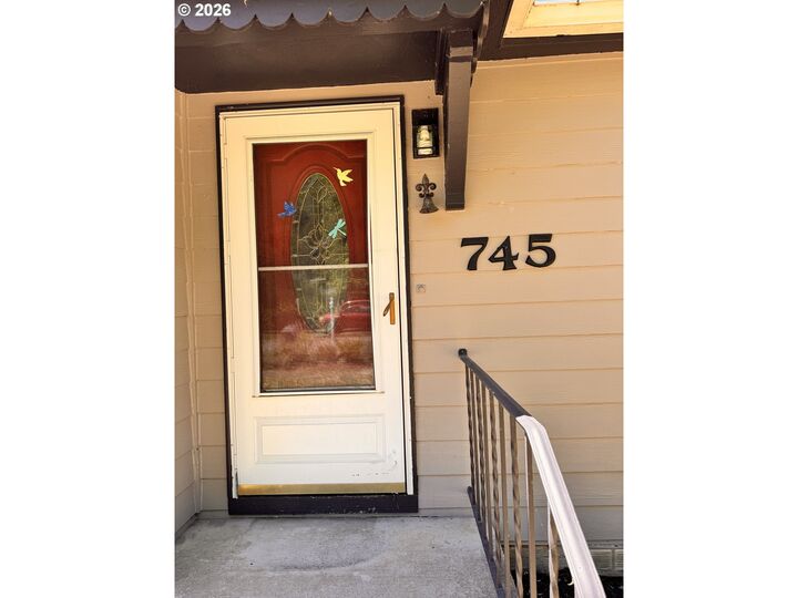Property Photo:  745 20th St  OR 97301 