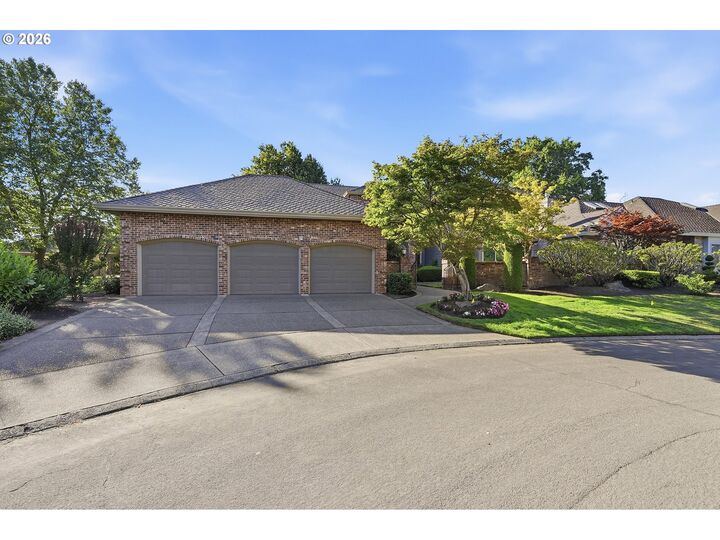 Property Photo:  7415 SW Fairway Loop  OR 97070 