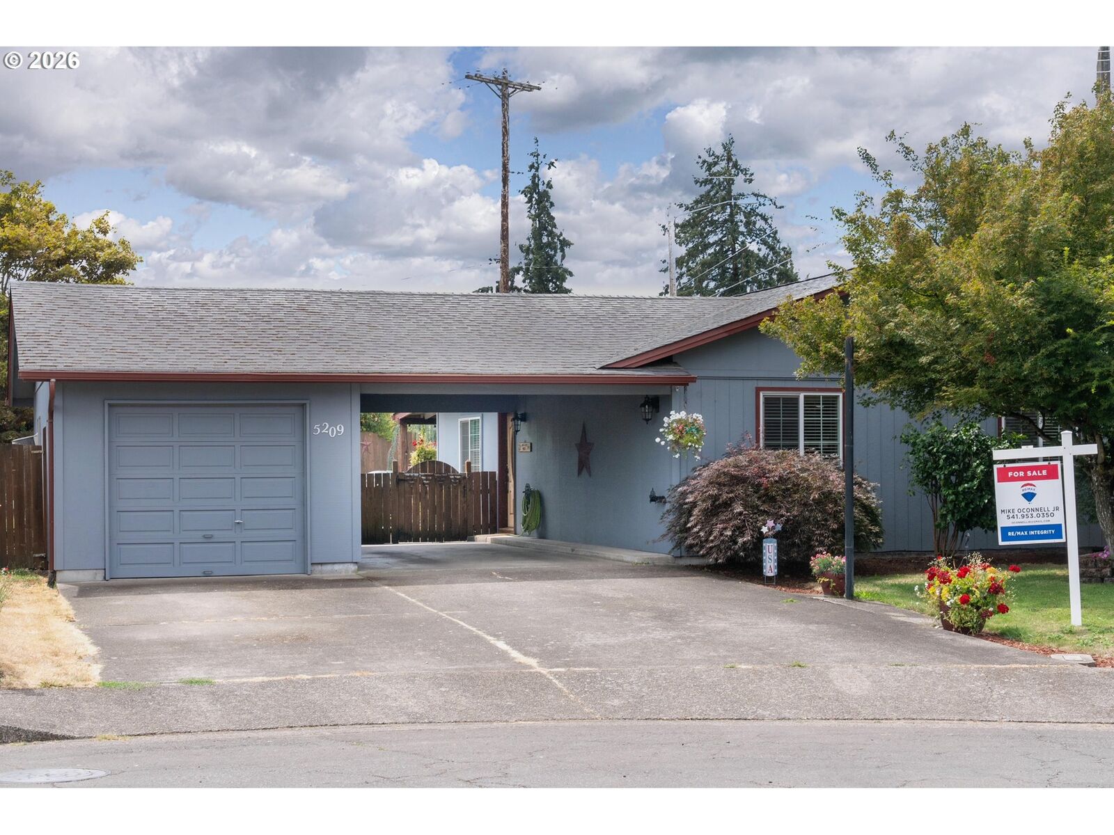 Property Photo:  5209 G St  OR 97478 