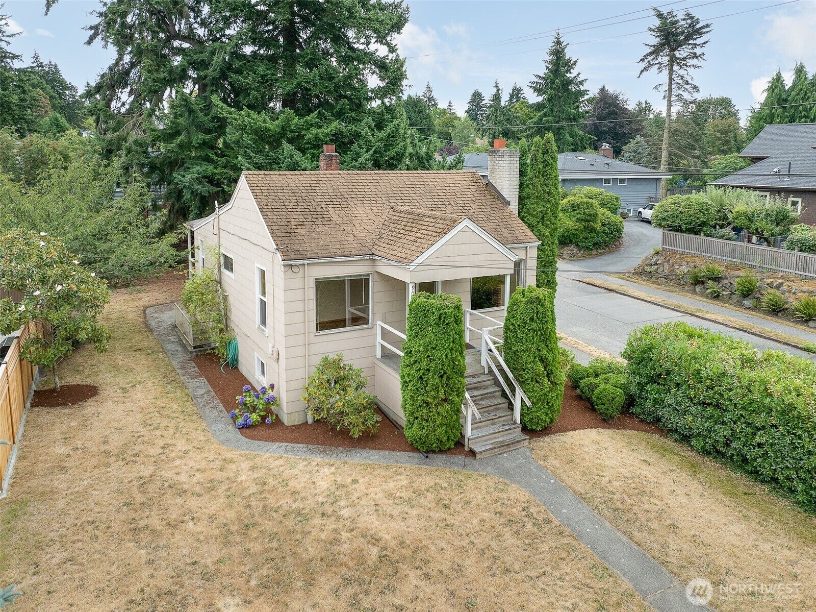 Property Photo:  9002  2nd Avenue NE  WA 98115 