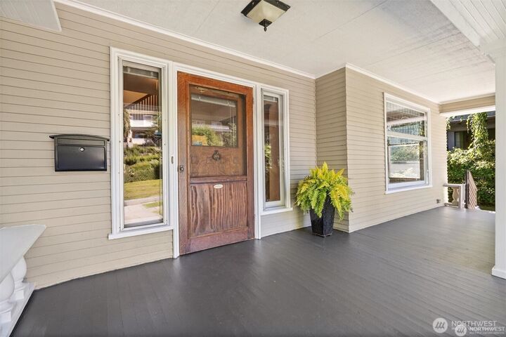 Property Photo: 938 18th Avenue E WA 98112