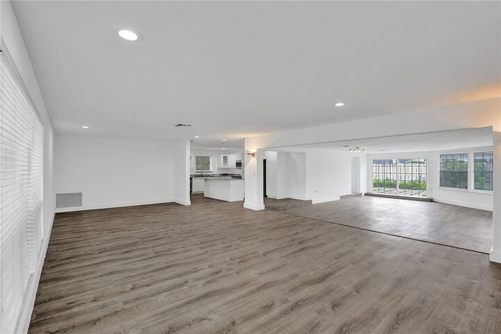 Property Photo: 5981 NE 22nd Way FL 33308