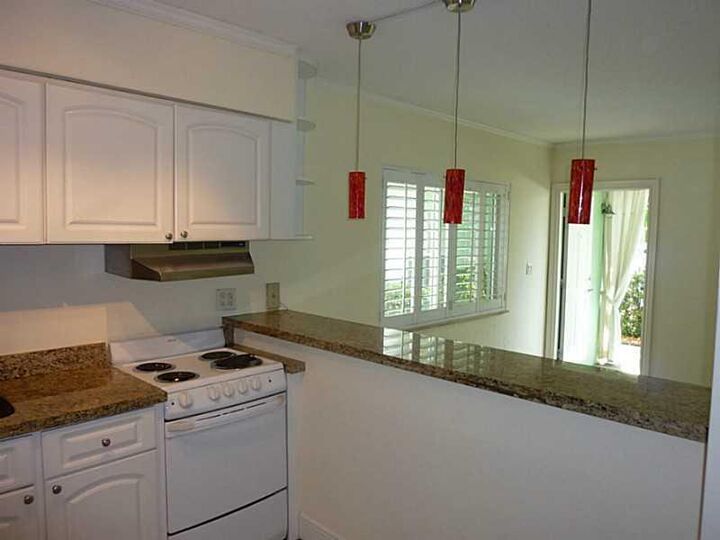 Property Photo: 2124 NE 5th Avenue 103 FL 33305