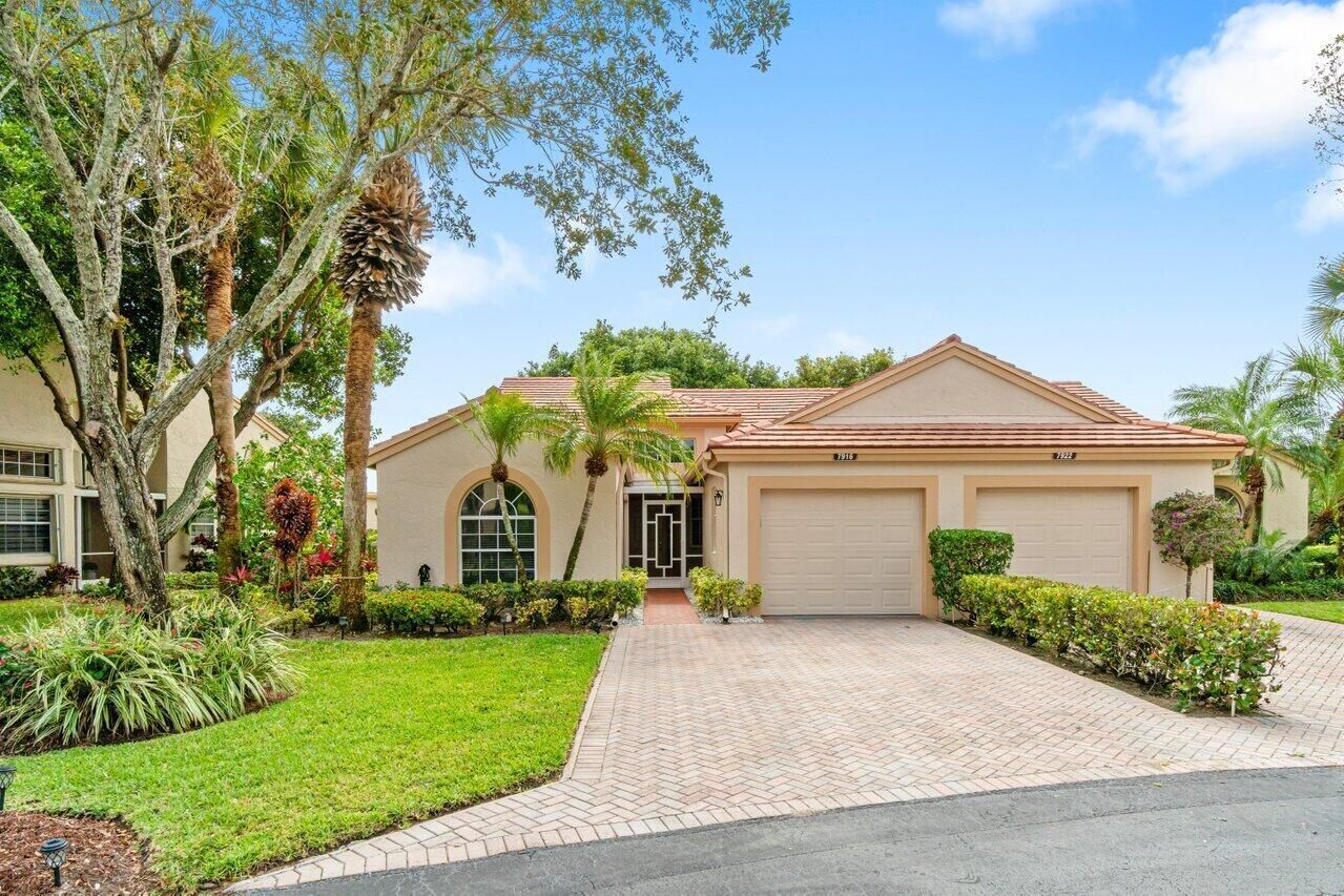 Property Photo:  7916 Coral Pointe Drive  FL 33446 
