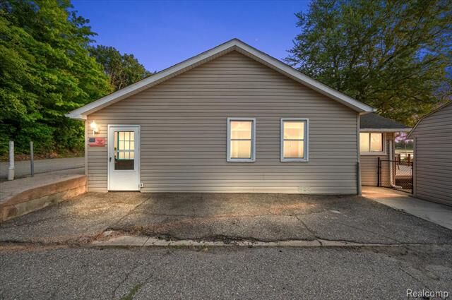 Property Photo:  243 Oglethorpe Drive  MI 48446 