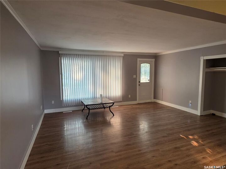 Property Photo: 333 Elphinstone Street SK S4R 3W7