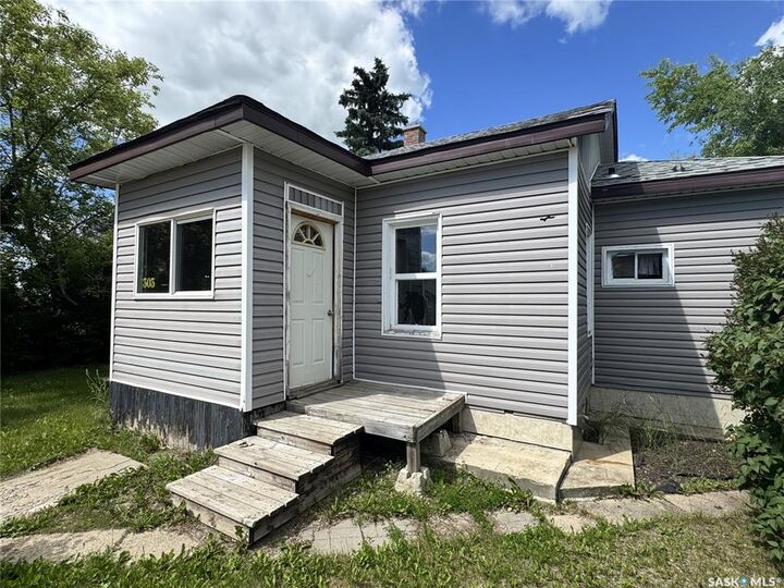 Property Photo: 303 4th Avenue W SK S0K 0M0