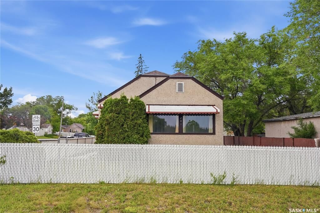 Property Photo: 201 P Avenue N SK S7L 2V6