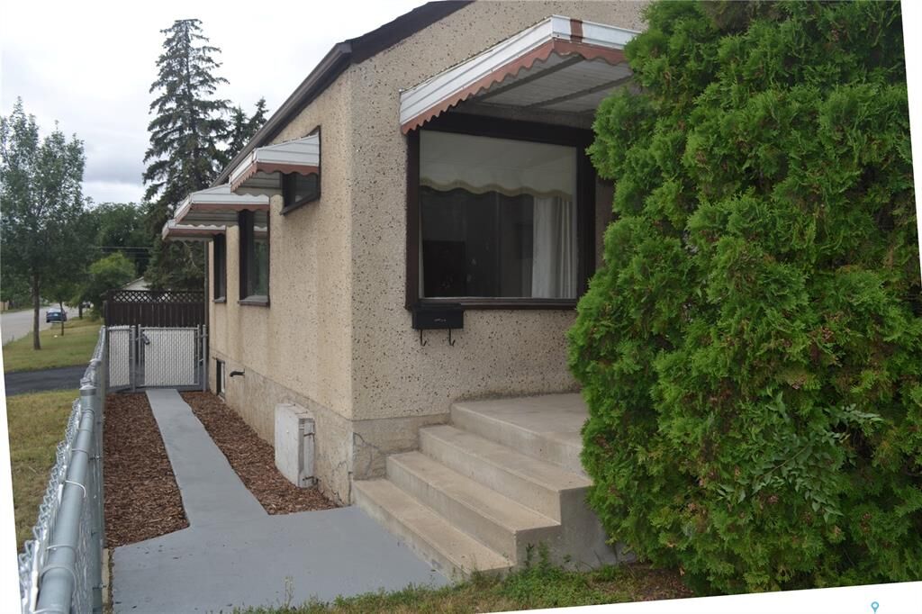Property Photo: 201 P Avenue N SK S7L 2V6