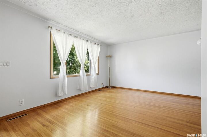 Property Photo:  2204 Mackay Street  SK S4N 2S8 