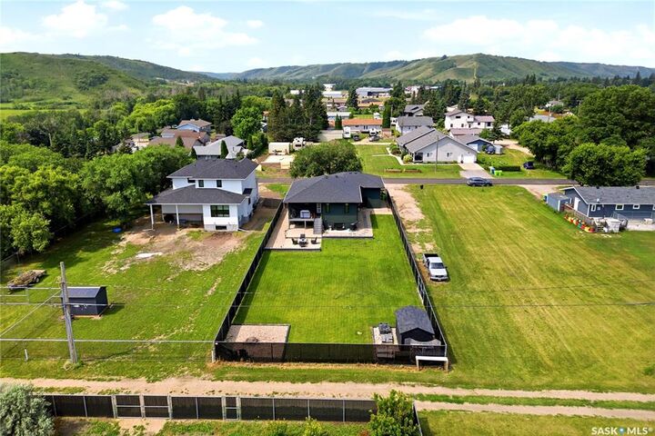 Property Photo: 655 Segwun Avenue S SK S0G 1S0