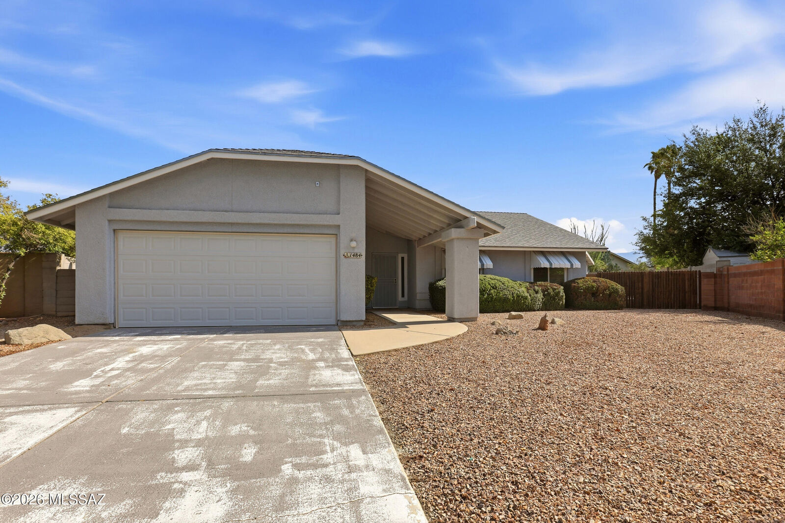 Property Photo: 1484 W Oak Shadows Drive AZ 85737