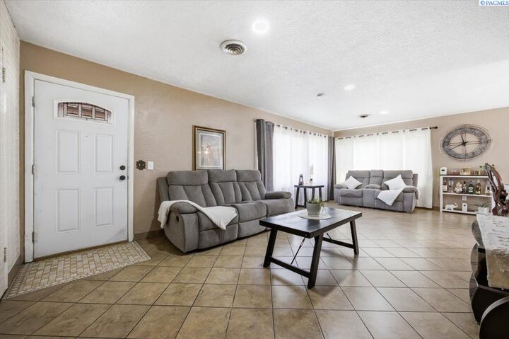 Property Photo:  1628 W Bonneville St  WA 99301 