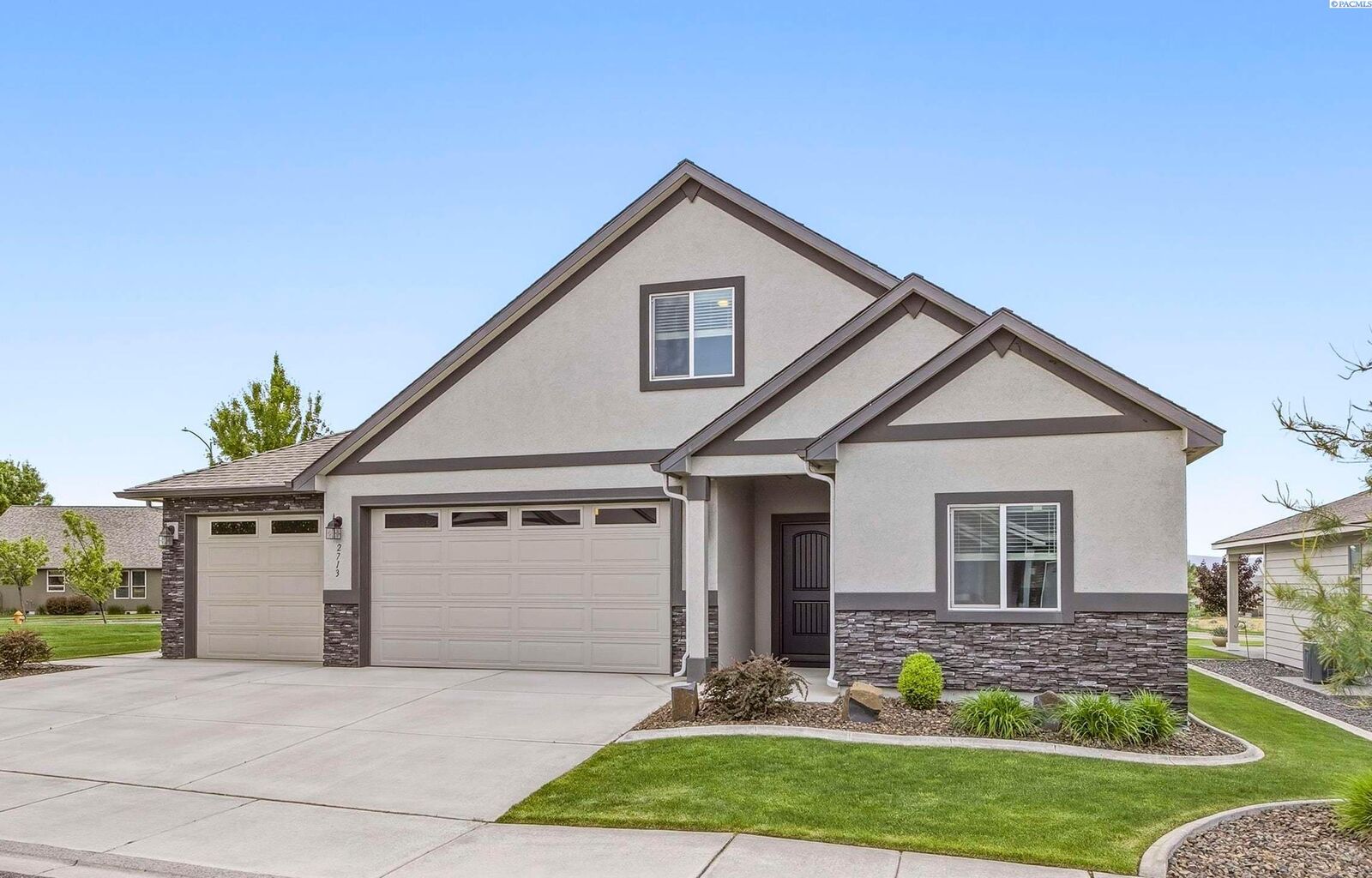 Property Photo:  2713 Torrey Pines Way  WA 99354 