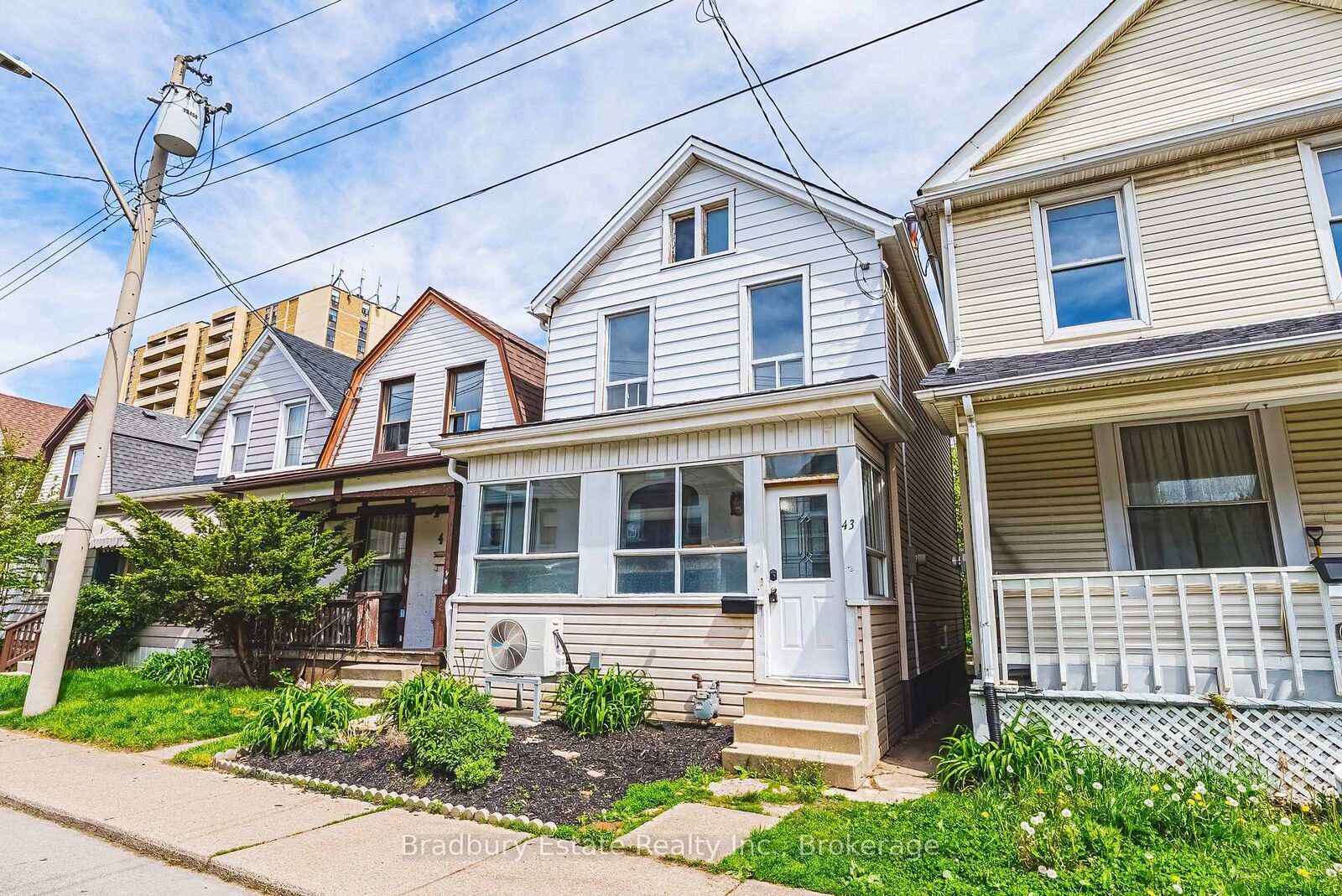 Property Photo:  43 Harvey Street  ON L8L 2L9 